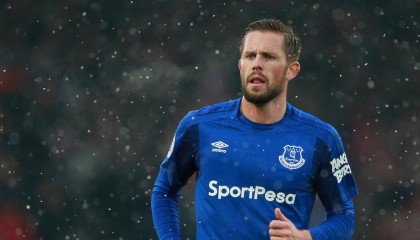 开云体育在线-梅西对手完全无解，利物浦封锁马德里竞技，当个体神迹遭遇体系铁壁