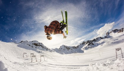 开云体育世界杯-年度焦点之战之夜，阿克，那道划破喧嚣的沉默闪电