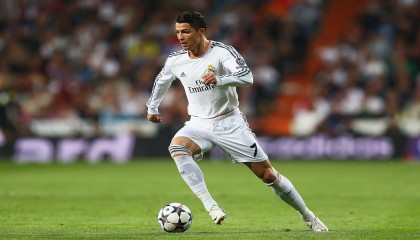 开云体育-德甲争冠战，当绿茵场与篮球场共享同一种太阳意志