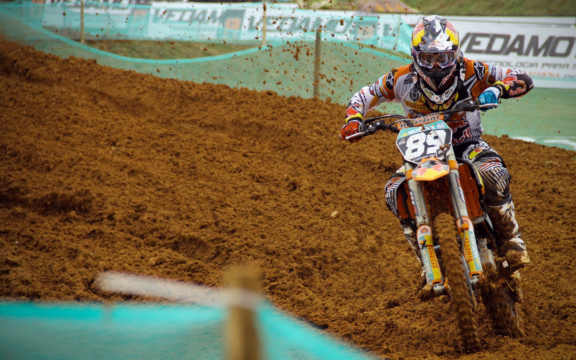 F1年度争冠之夜,伊布贡献制胜表现,当赛道轰鸣遇见绿茵传奇