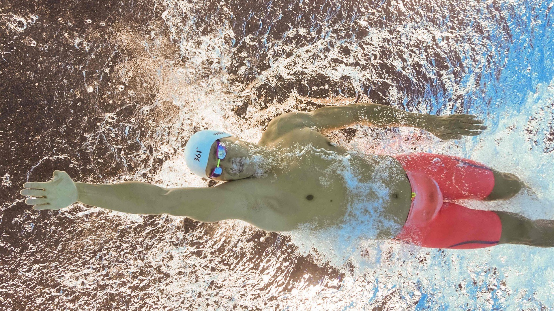 东决关键战之夜，范弗利特连续得分拉开差距，小人物如何改写巨星剧本？